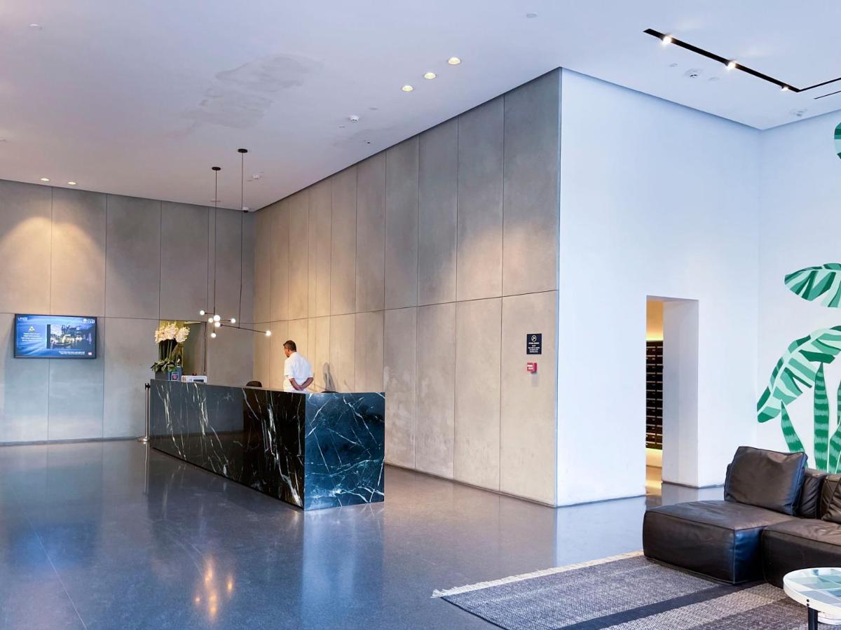 Midtown Luxury Apartment *