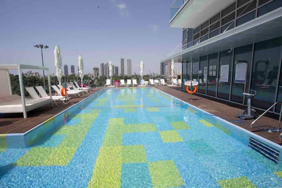 Midtown Luxury