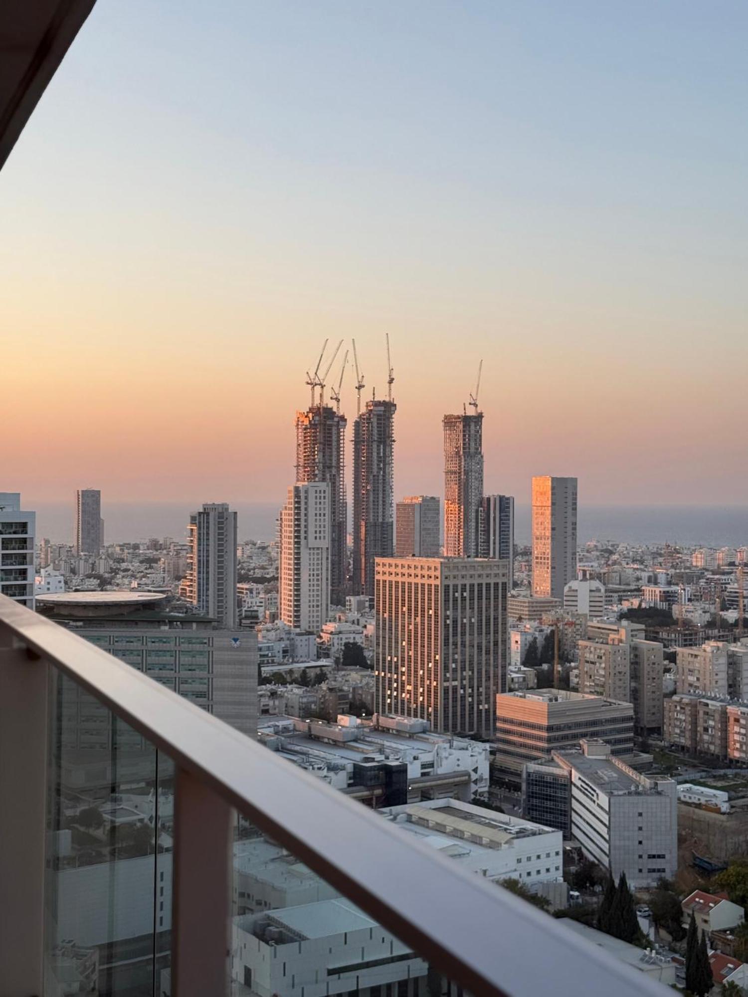 Midtown Luxury Apartment *